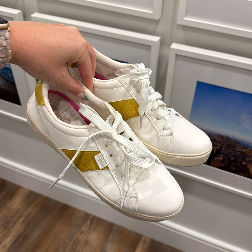 Like New Lightweight White Sneakers